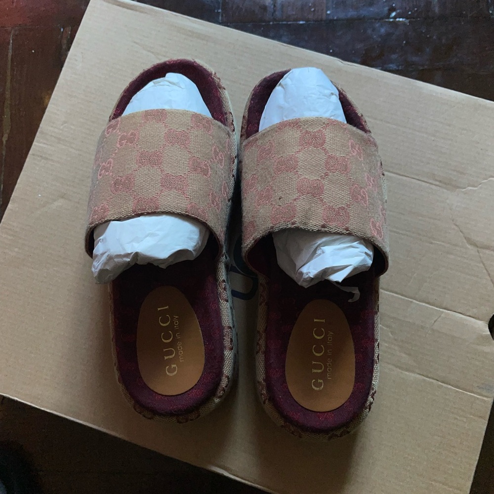 Gucci Slippers - Picture 2 of 4